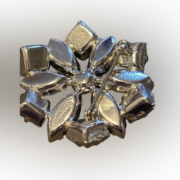 Vintage Crystal Brooch - Picture 9 of 9
